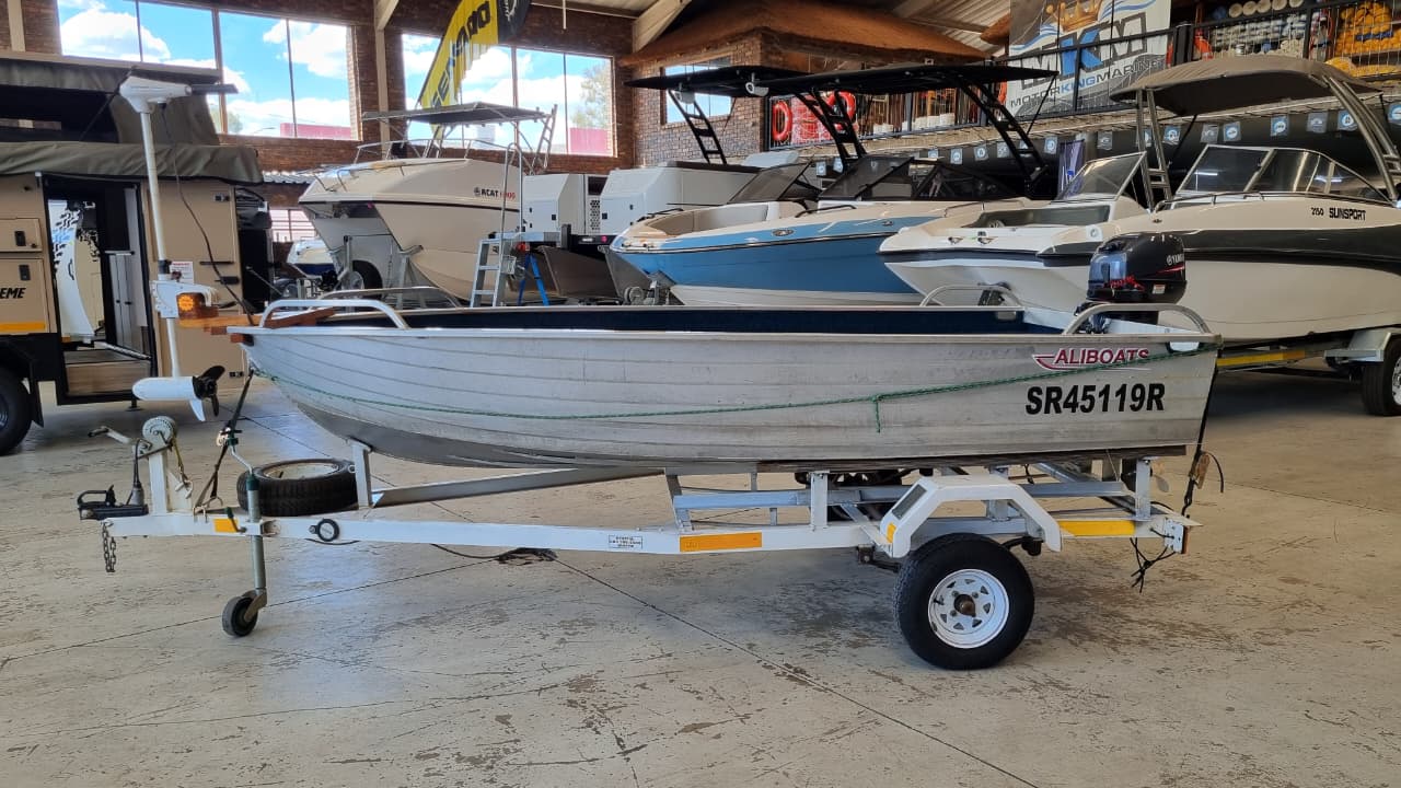 2018 KAFUE 365 Aluminium Boat with Yamaha 15hp Outboard @ R69900 incl 1